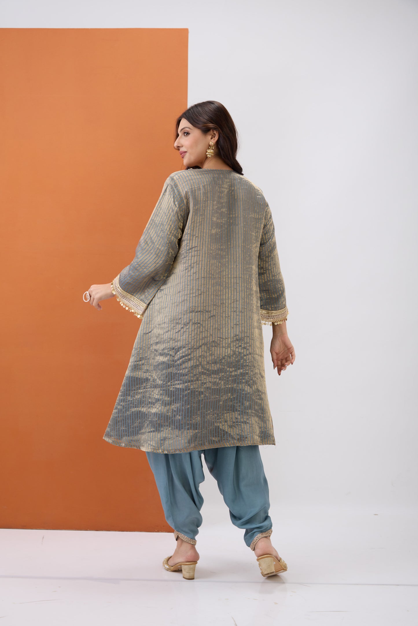 GREY TISSUE KURTA & DHOTI PANT SET