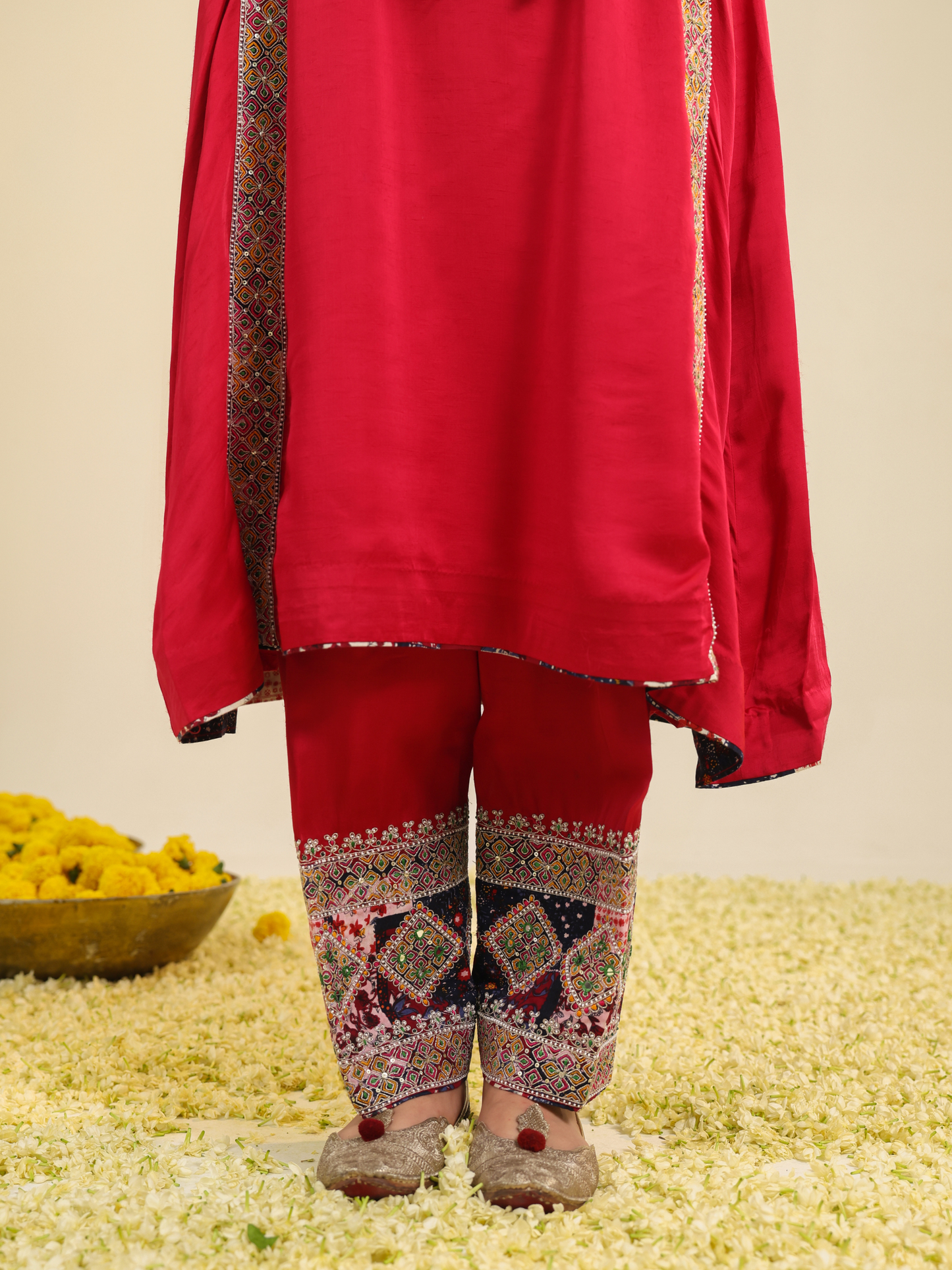 RED AYNAZ KURTA SET