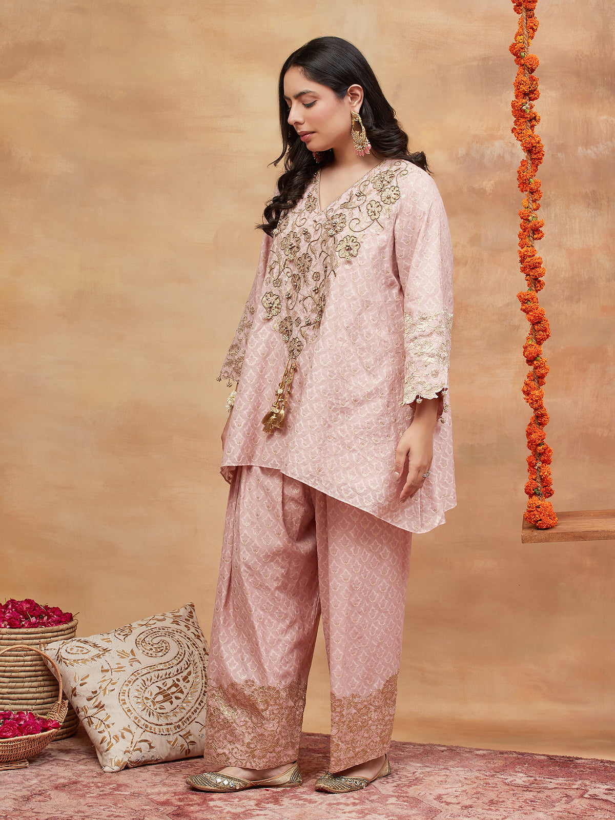 MANIKARNIKA KUSUM HAND EMBROIDERED BANARSI FARSHI SET