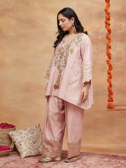 MANIKARNIKA KUSUM HAND EMBROIDERED BANARSI FARSHI SET