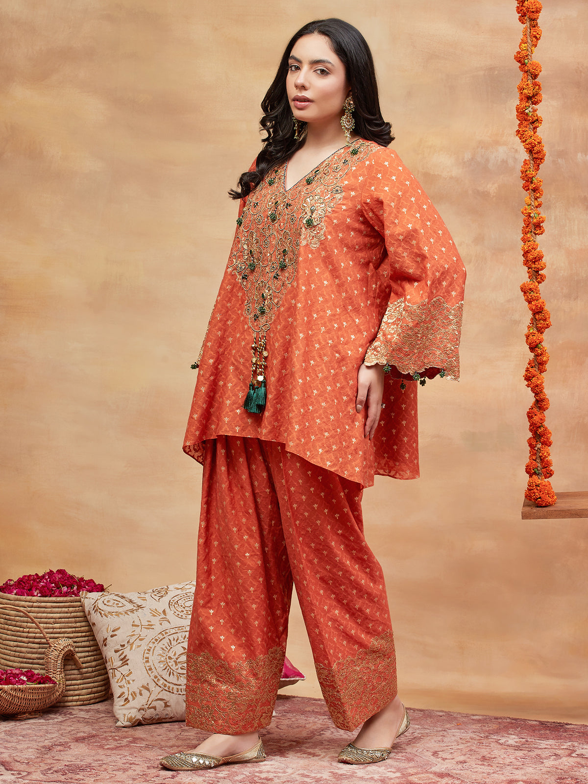 MANIKARNIKA SINDOOR HAND EMBROIDERED BANARSI FARSHI SET