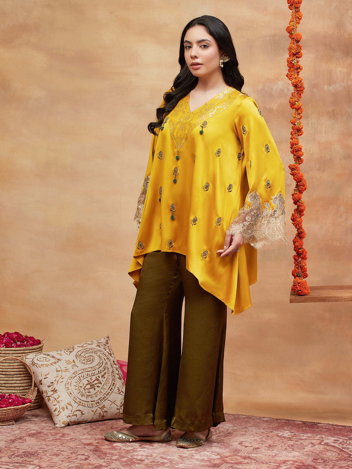 SHIVALA HARIDRA HAND EMBROIDERED BANARASI SET