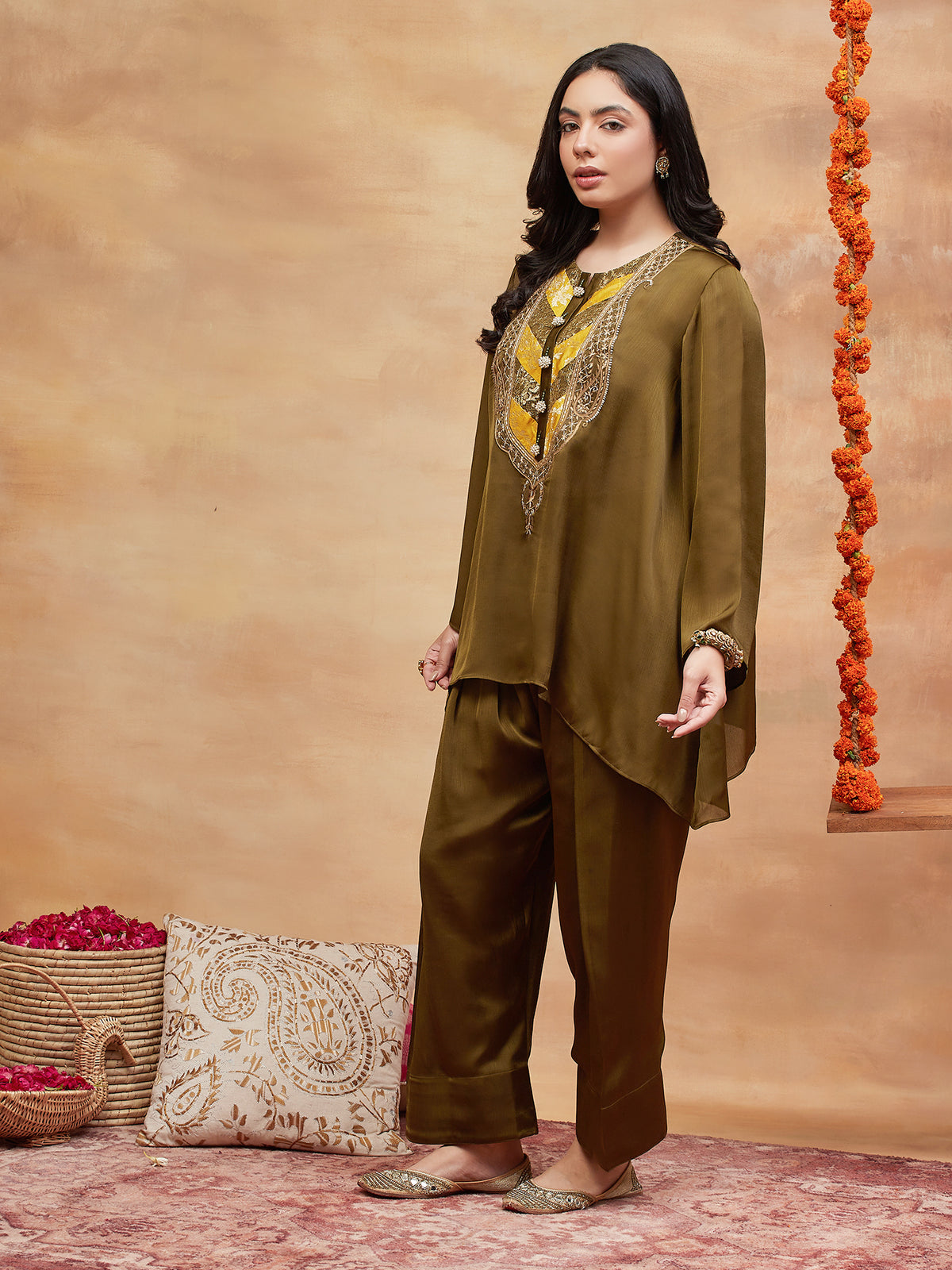 MEER HARIT HAND EMBROIDERED BANARASI FARSHI SET