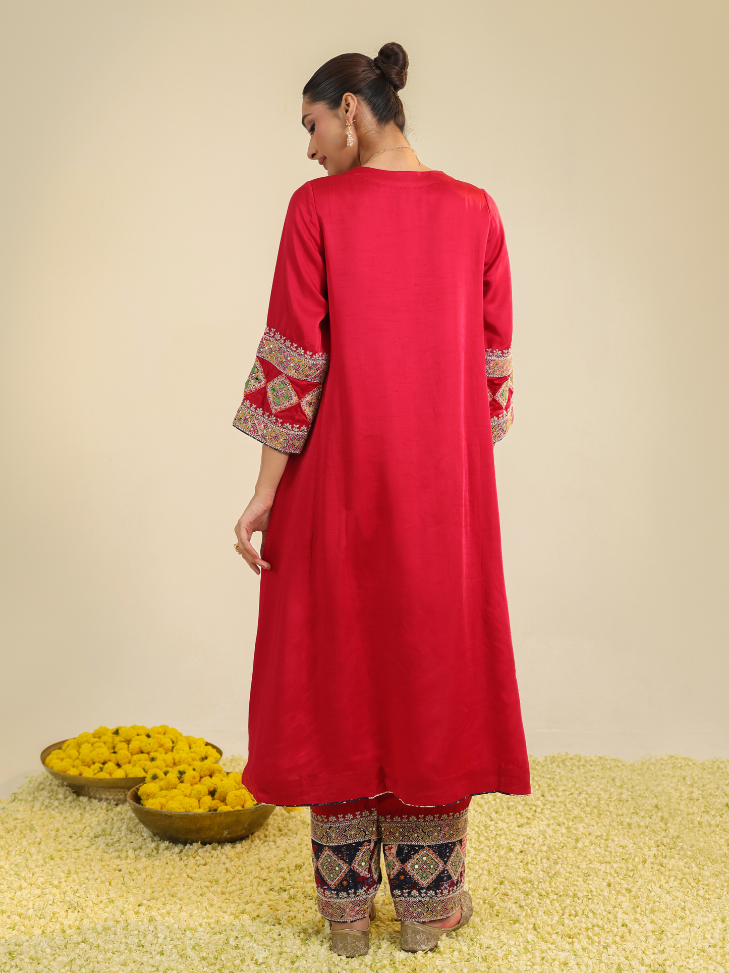 RED AYNAZ KURTA SET