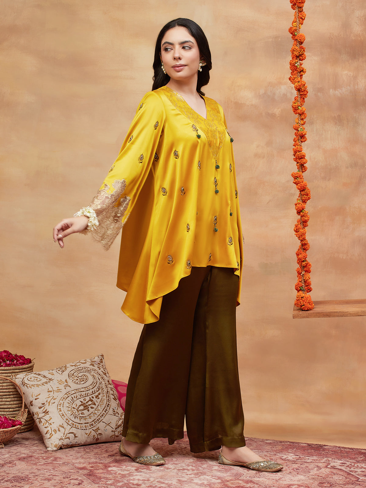 SHIVALA HARIDRA HAND EMBROIDERED BANARASI SET