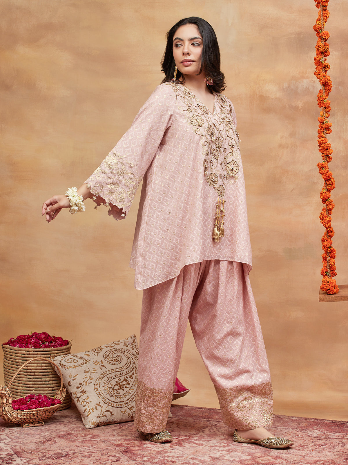 MANIKARNIKA KUSUM HAND EMBROIDERED BANARSI FARSHI SET