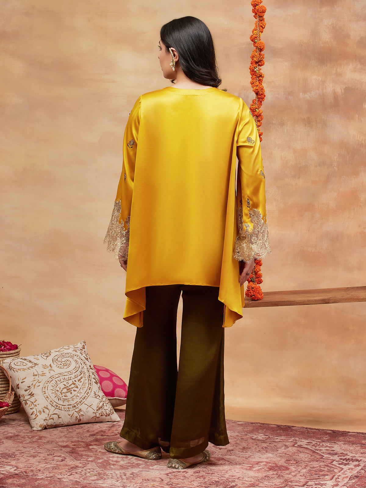 SHIVALA HARIDRA HAND EMBROIDERED BANARASI SET