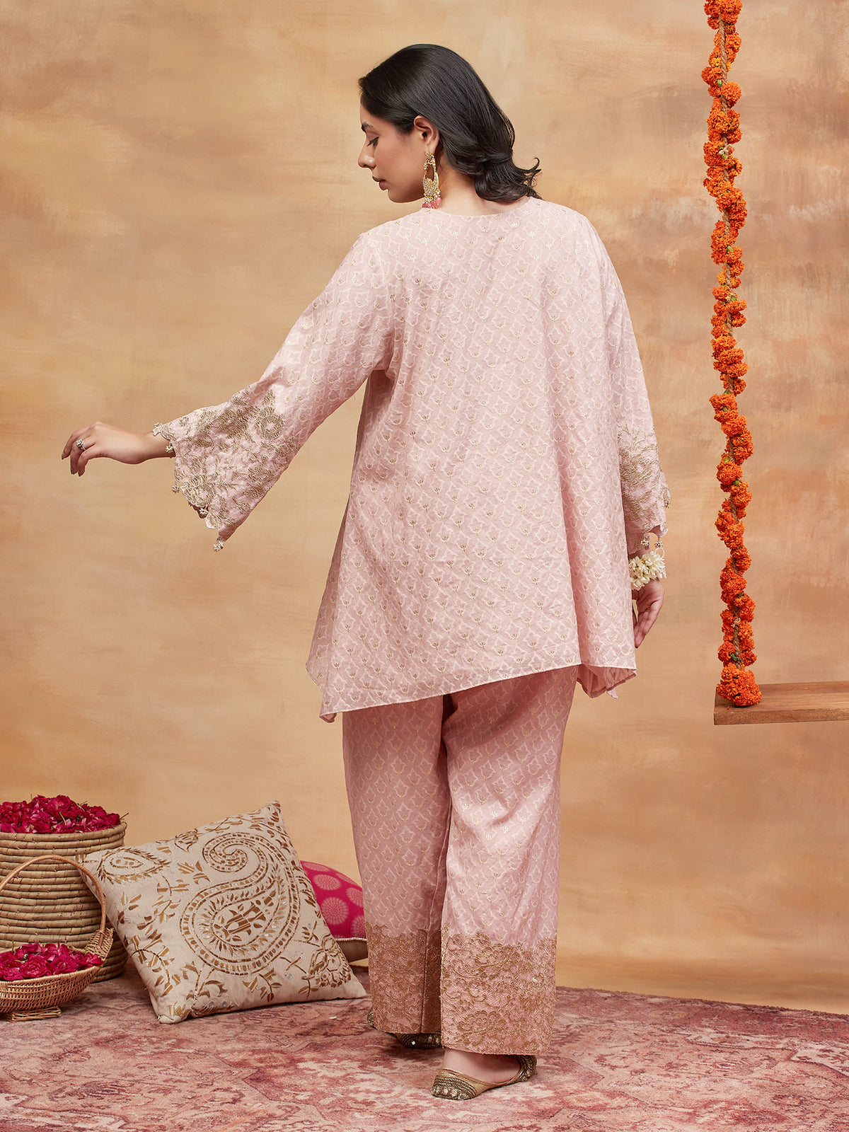 MANIKARNIKA KUSUM HAND EMBROIDERED BANARSI FARSHI SET
