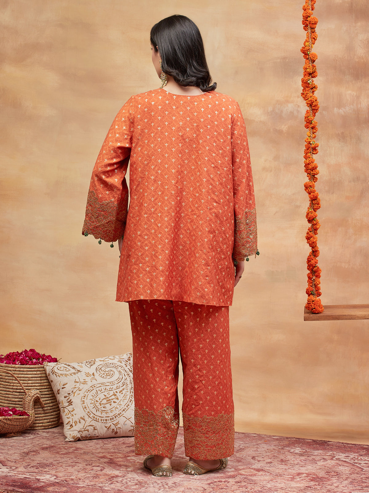 MANIKARNIKA SINDOOR HAND EMBROIDERED BANARSI FARSHI SET