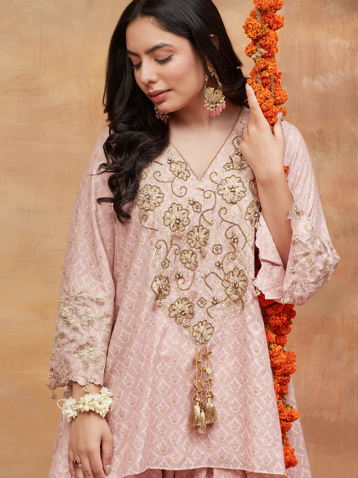 MANIKARNIKA KUSUM HAND EMBROIDERED BANARSI FARSHI SET