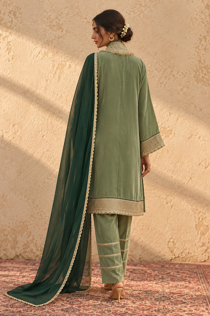PISTA VELVET KURTA PYJAMA WITH GREEN DUPATTA