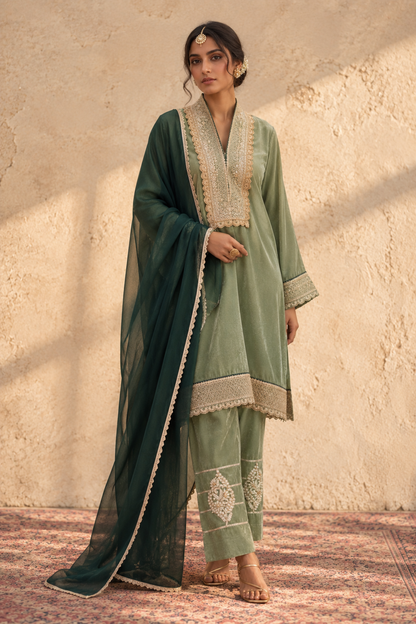 PISTA VELVET KURTA PYJAMA WITH GREEN DUPATTA
