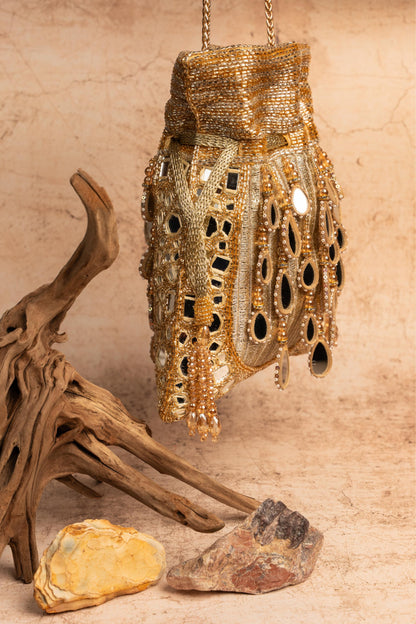 AAINA AYNALI GOLD