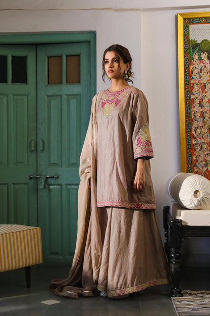 AHILIYAA KURTA SET