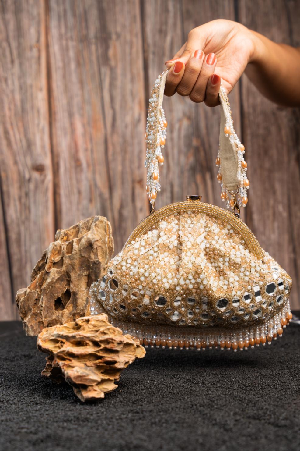 AYNALI CLUTCH ECRU GOLD
