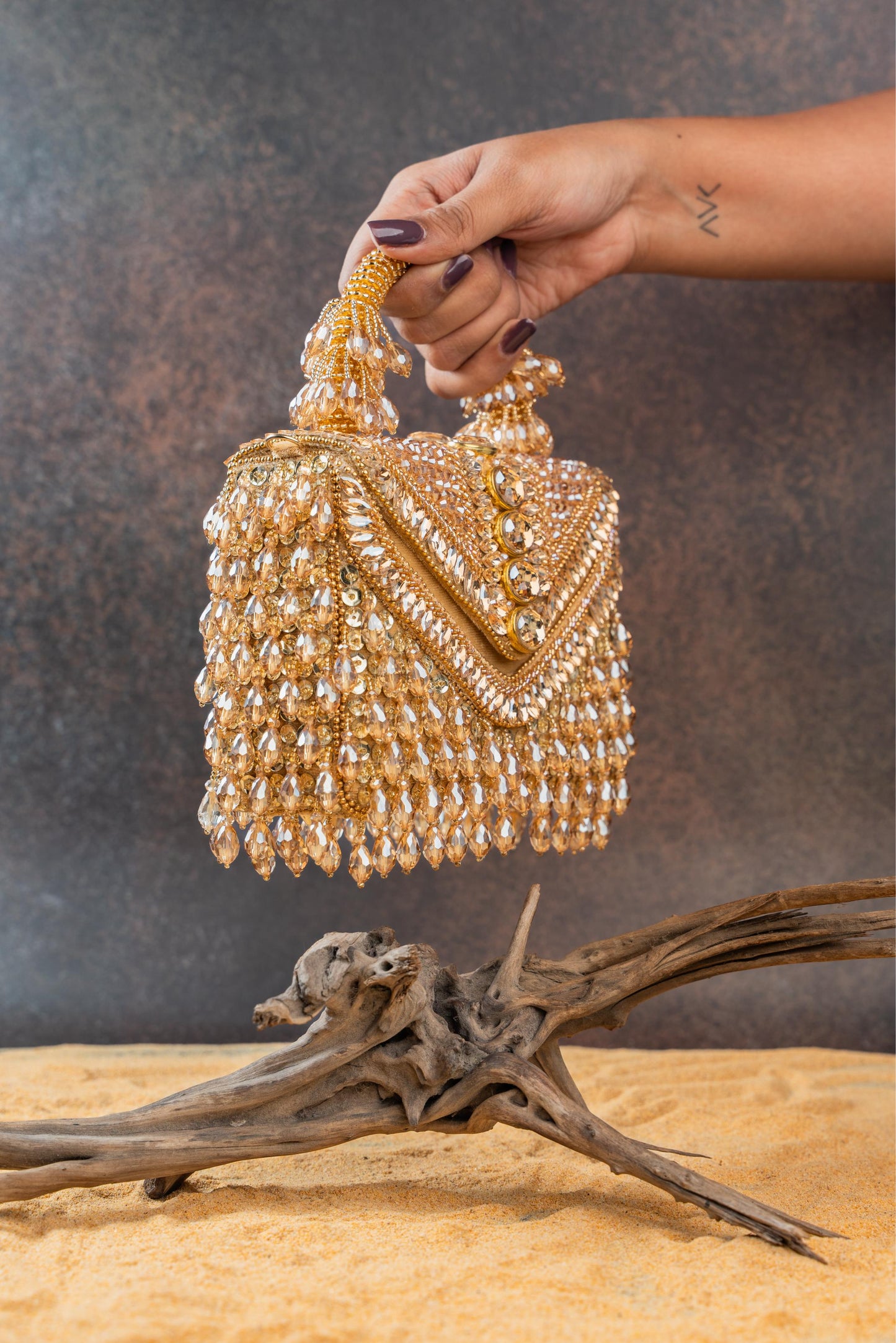 CHEVRON CRYSTAL KASSE GOLD
