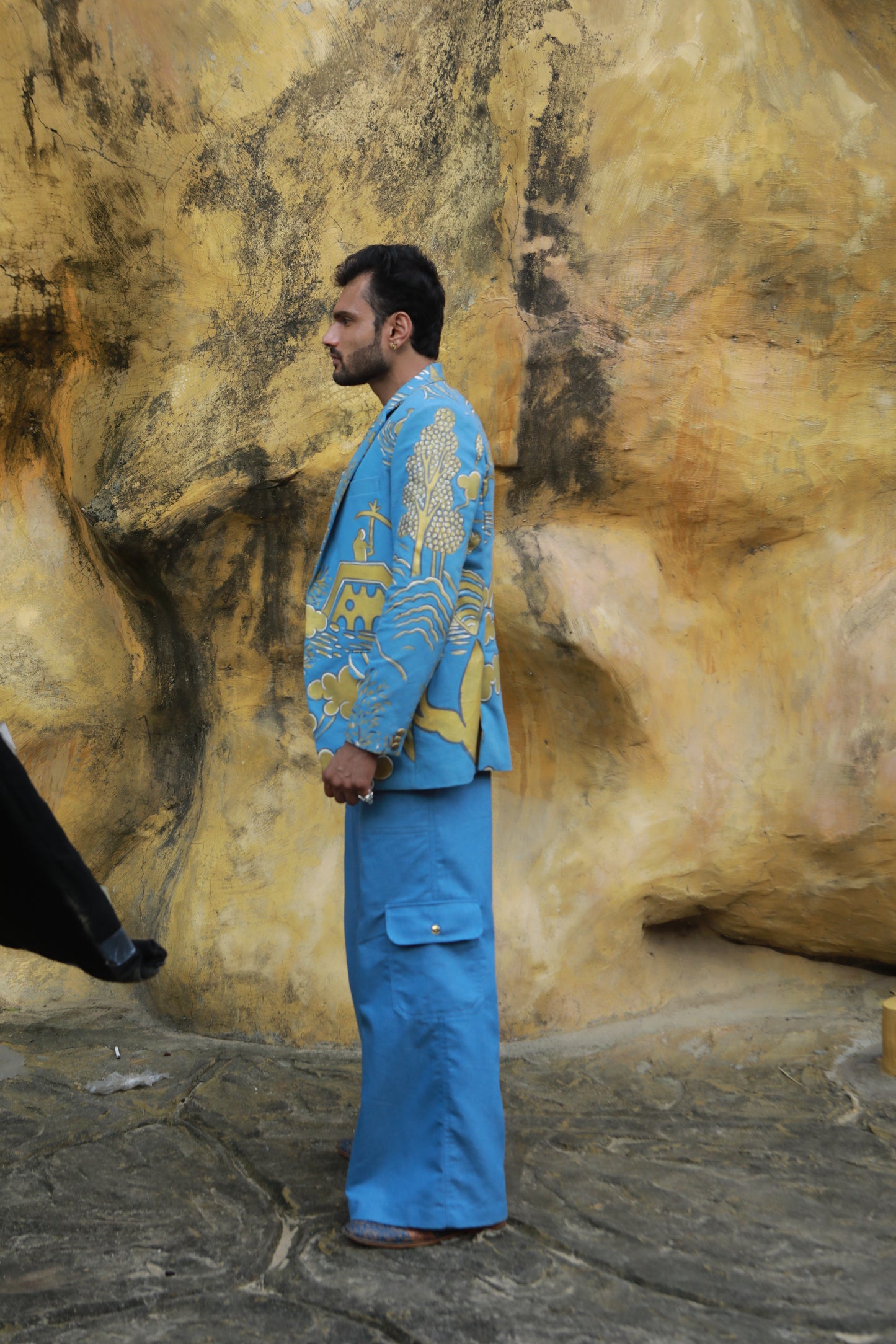 DEVI DRAPE MEN'S DENIM HAND PAINTED BLAZER WITH CARGO PANTS