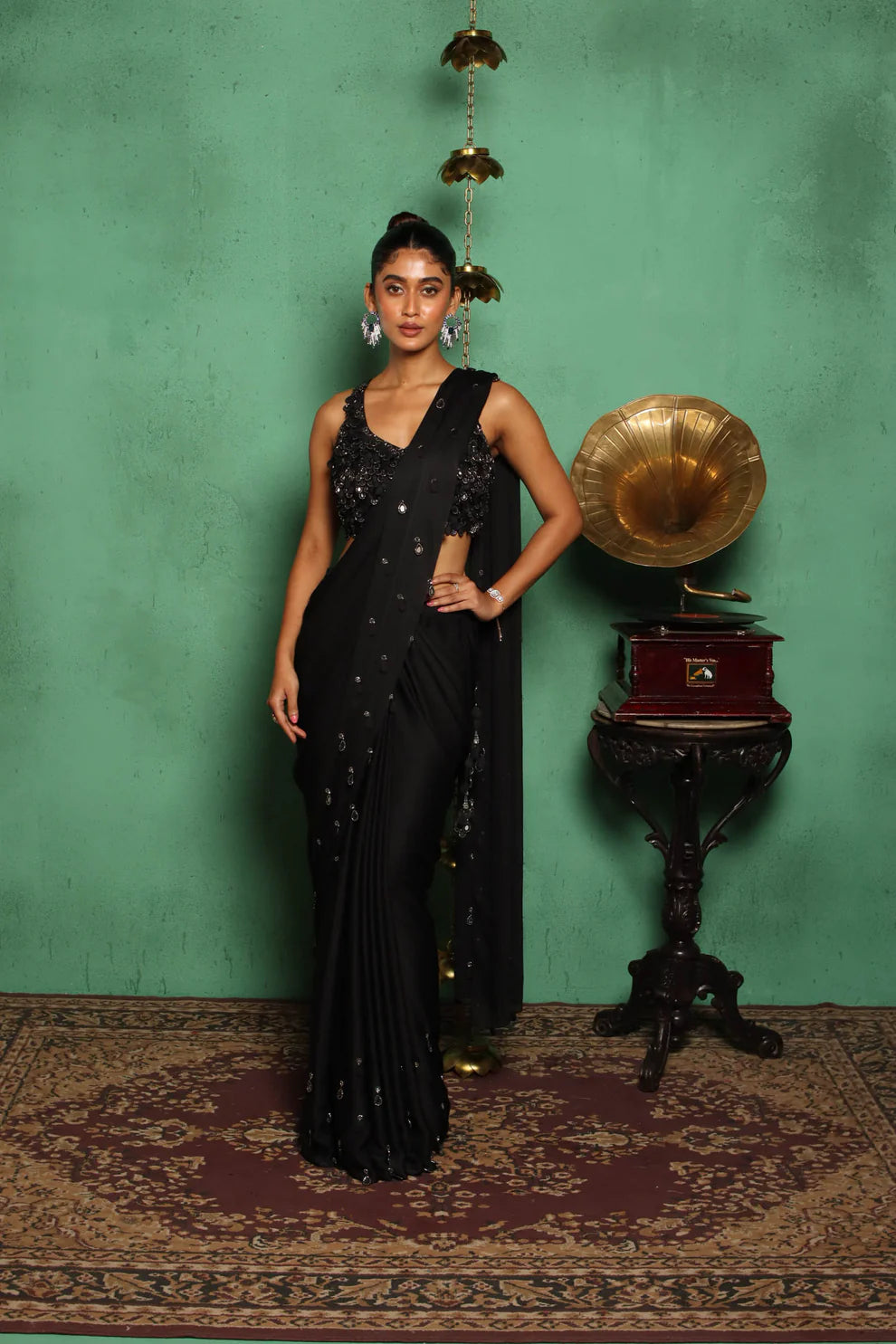 MIRROR HANGING BLACK SAREE
