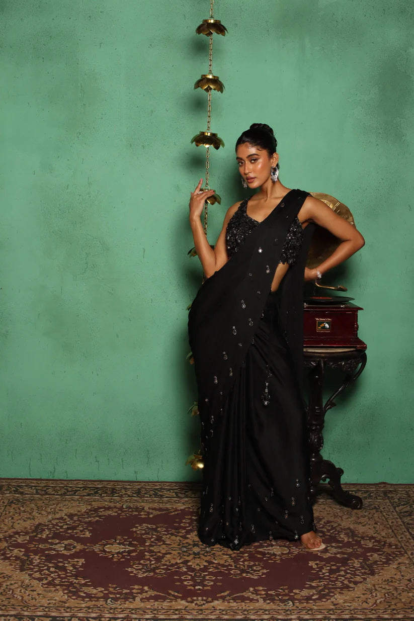MIRROR HANGING BLACK SAREE