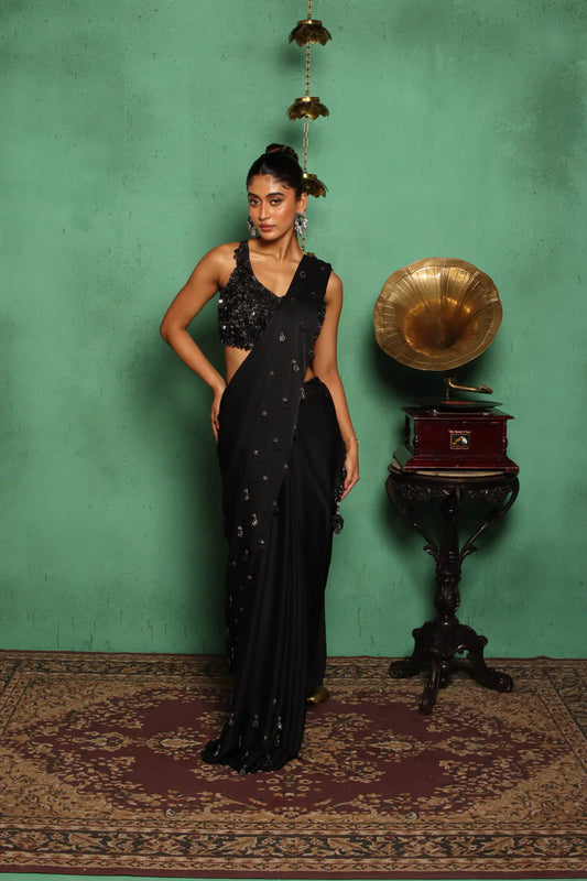 MIRROR HANGING BLACK SAREE