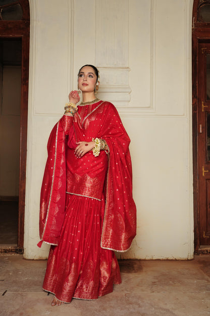 THE LAAL AZEELA GHARARA