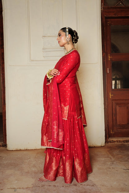 THE LAAL AZEELA GHARARA