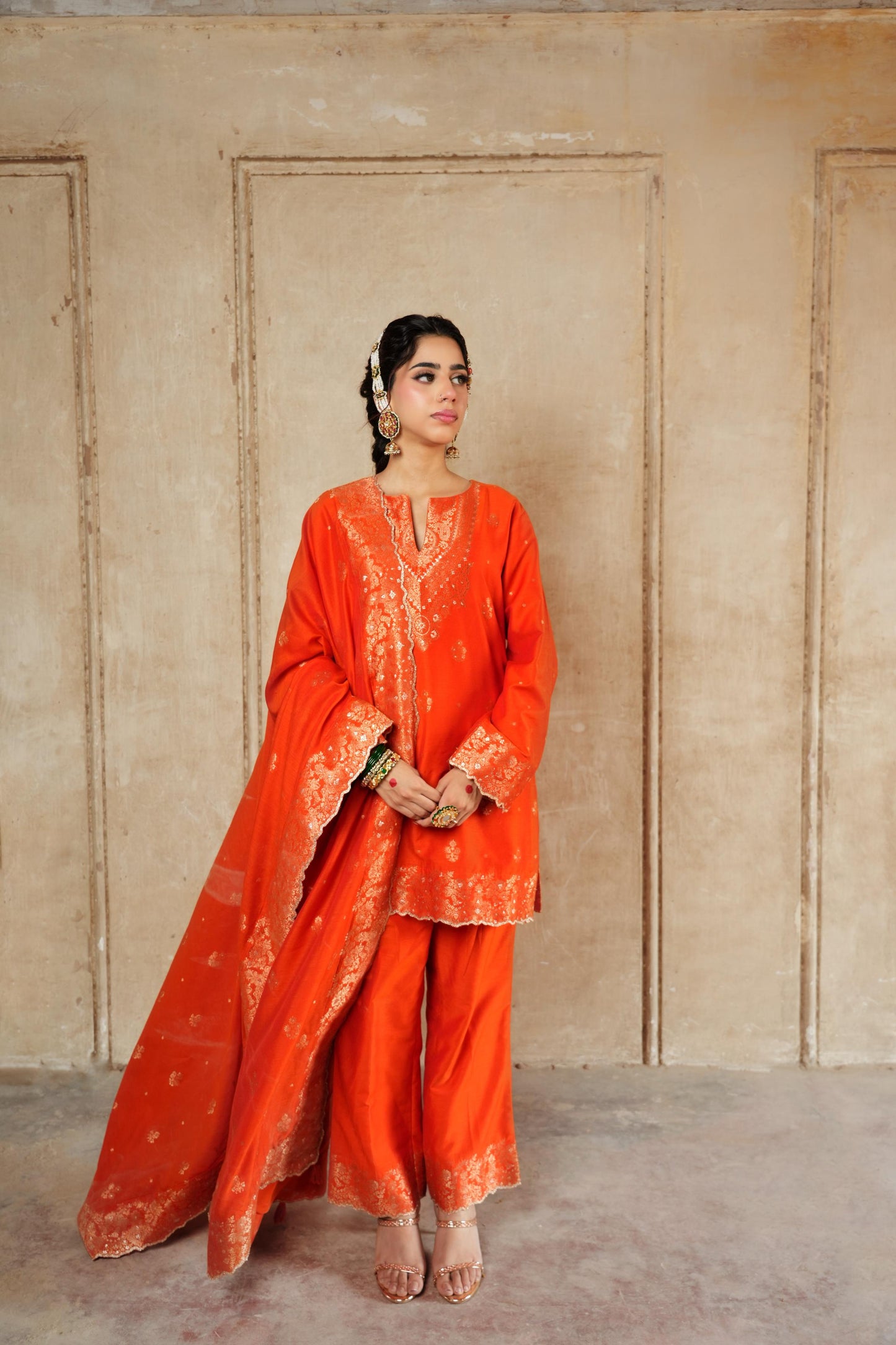 THE NARANGI MAHENOOR SUIT