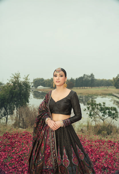 THE REHNUMA LEHENGA