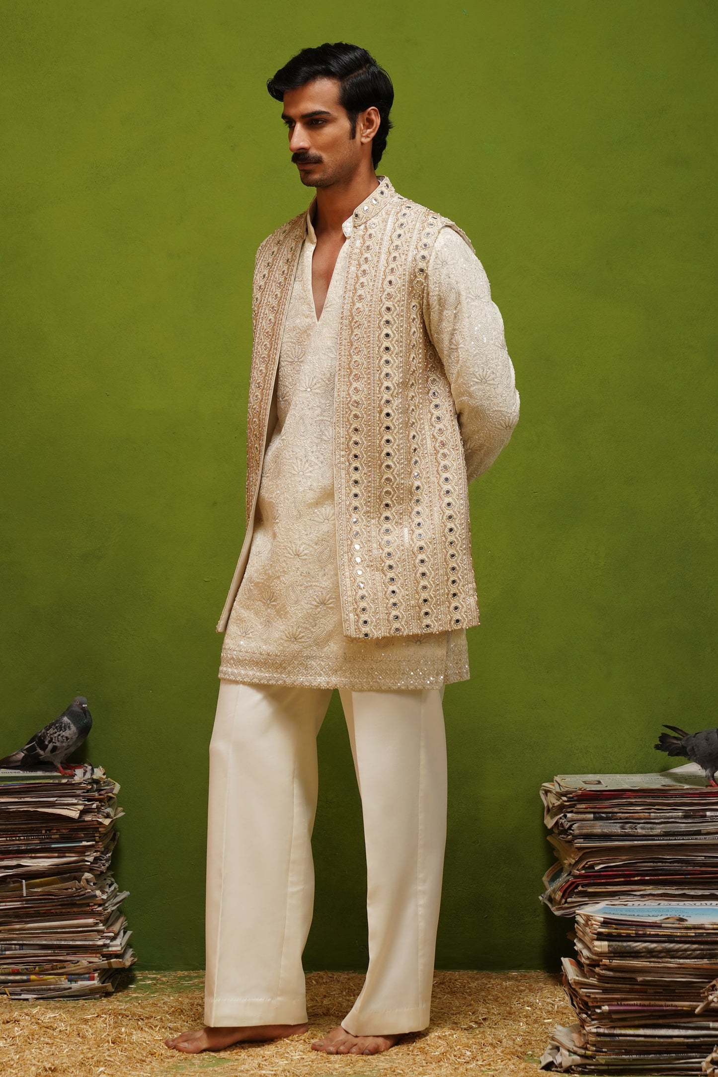 AAINA GOLD V NECKSHORT KURTA JACKET SET