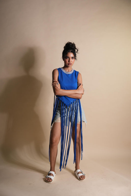 CAFE BLUE TASSEL CROP TEE