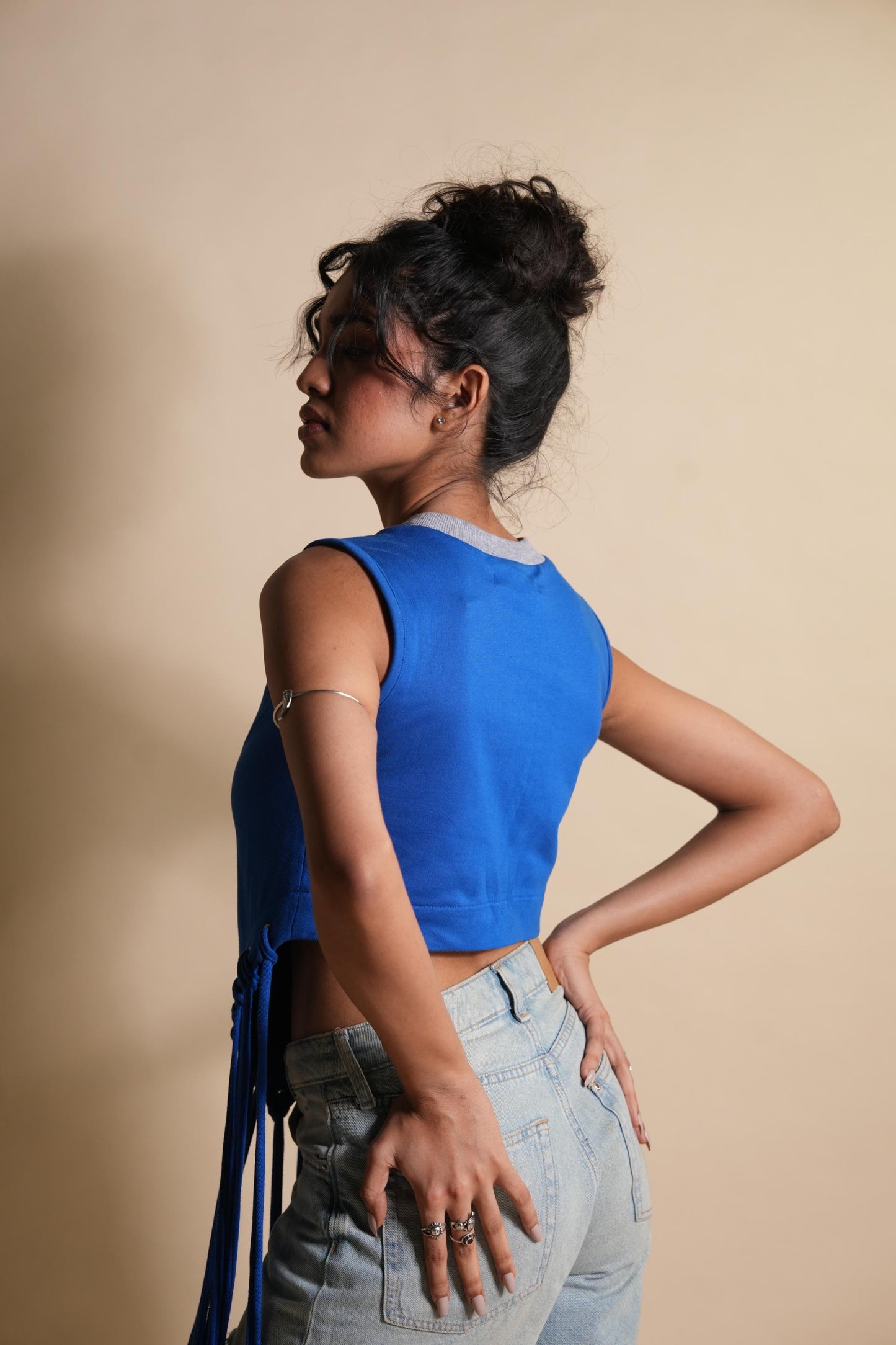 CAFE BLUE TASSEL CROP TEE