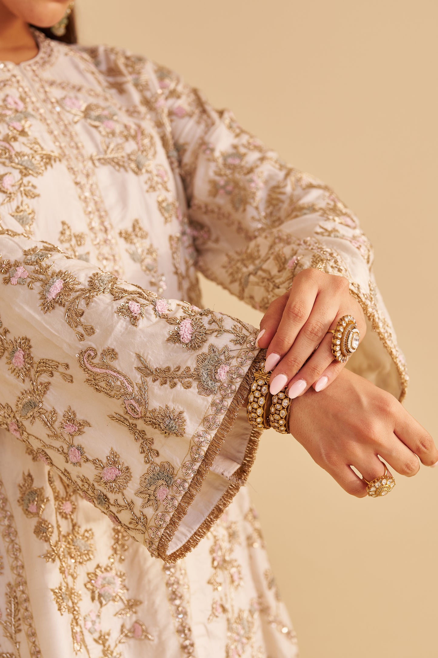 ALIRA - DABKA ZARDOZI EMBROIDERED DAISY IVORY KURTA & SALWAR WITH DUPATTA