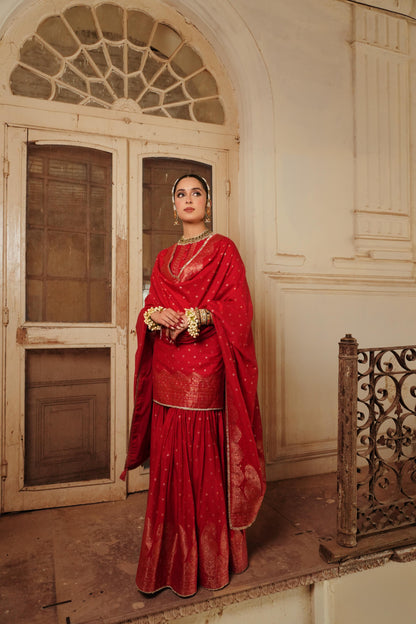 THE LAAL AZEELA GHARARA