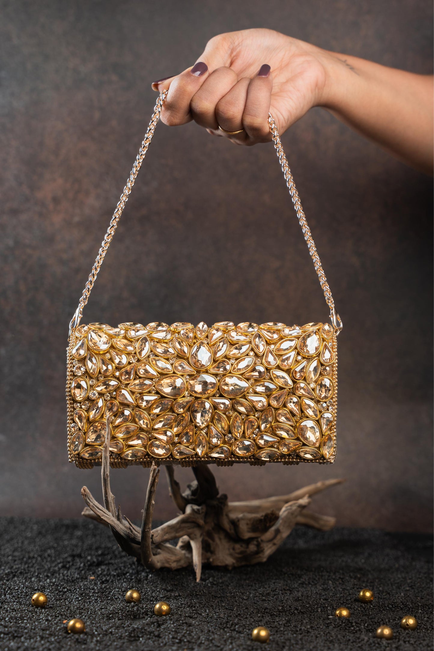 DIAMOND HINTED TRIFOLD GOLD