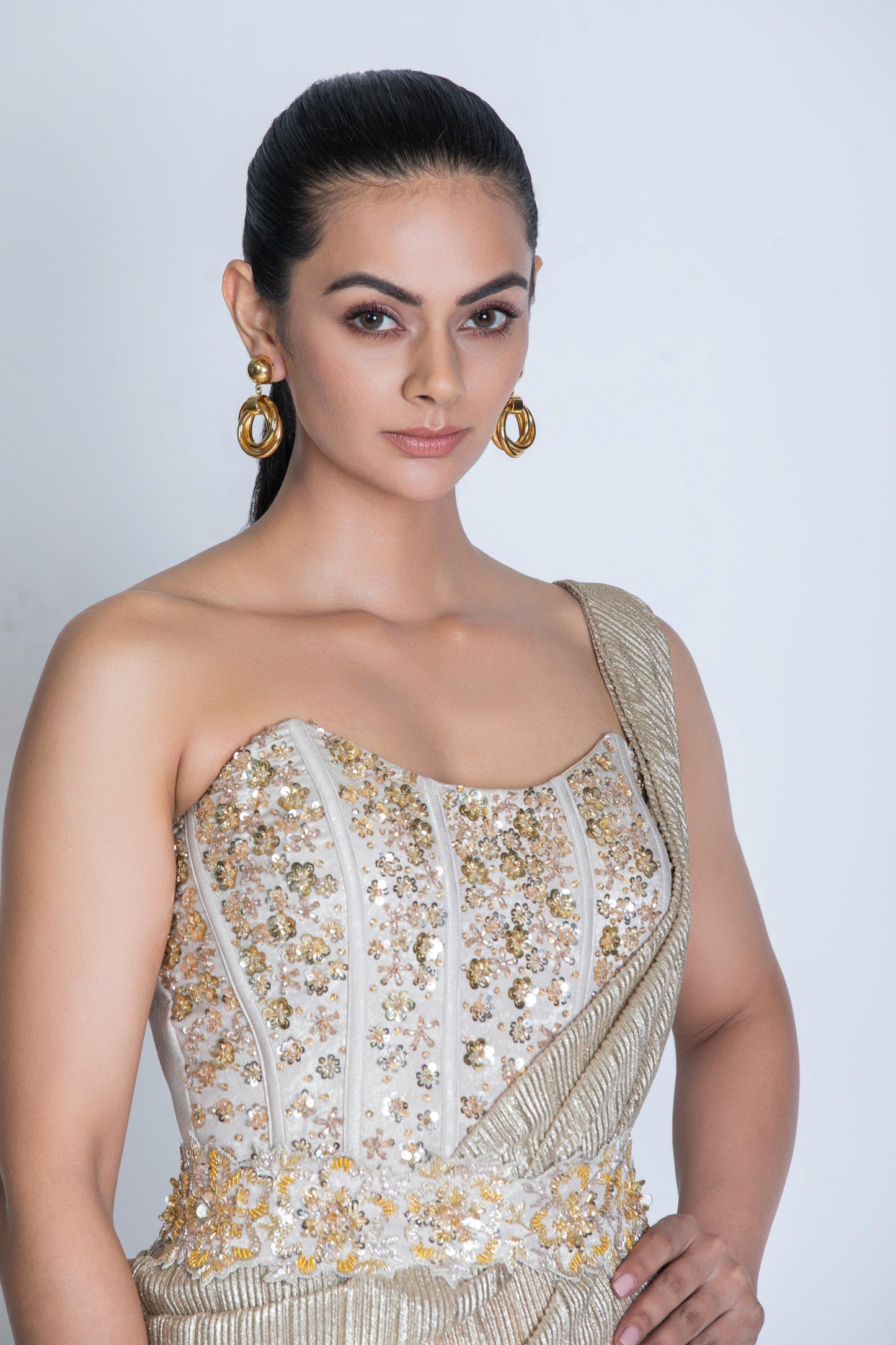 GOLD CORSET WITH GARARA AND PALLU