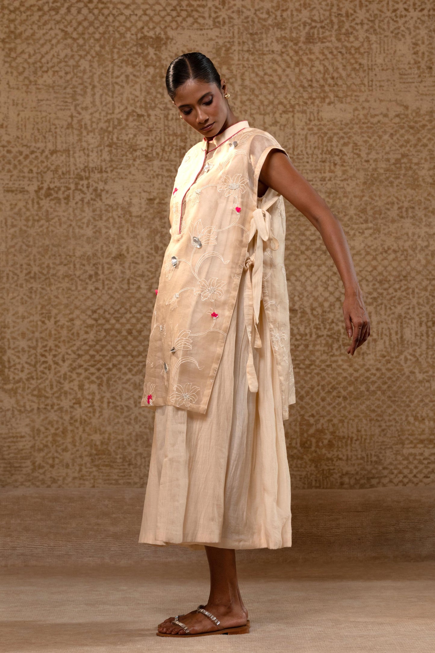 EEDA TARAL ALINE DRESS WITH LONGCAPE