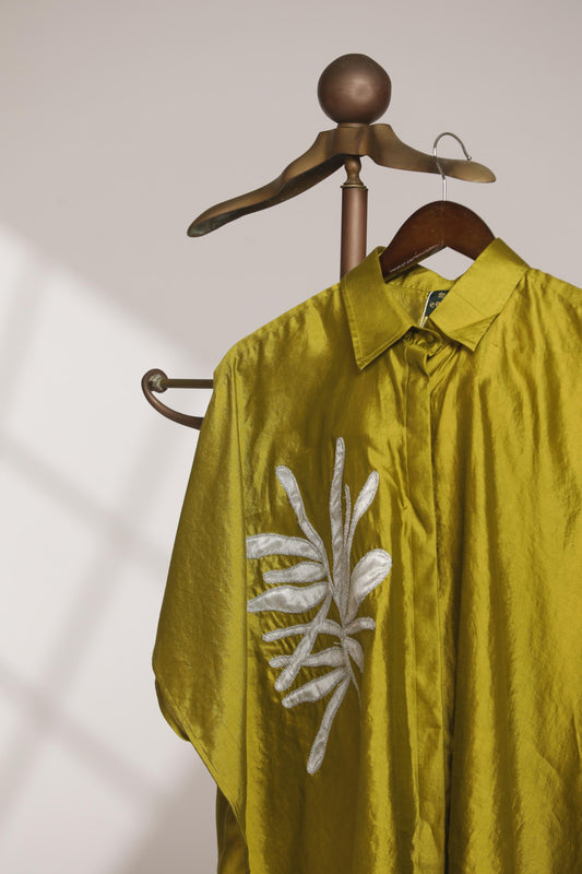 EEDA ONESIDE PATCH SHIRT GREEN