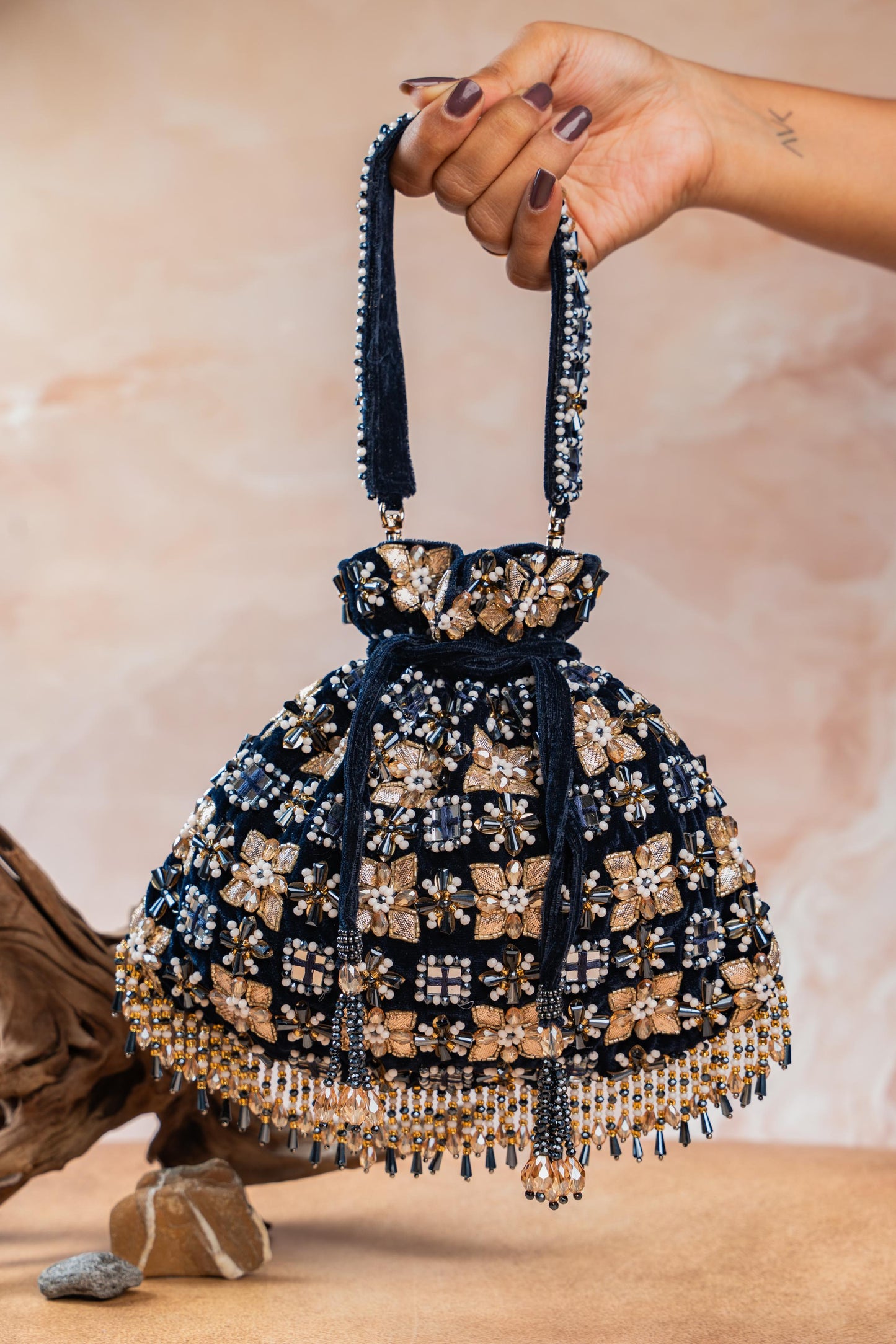 FLORAL TRELLIS NAVY