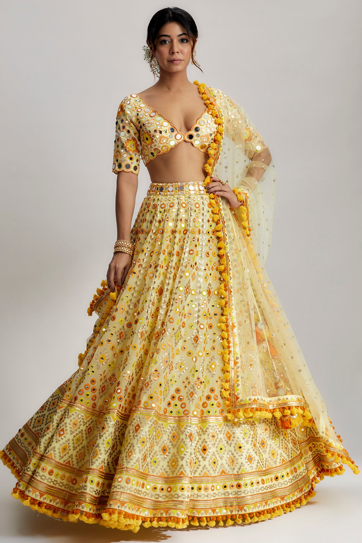 ANHA LEHENGA SET