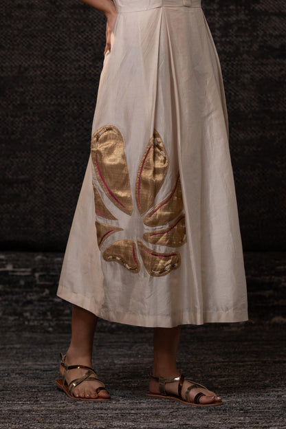 GULNAAR FLORAL PLEATED DRESS