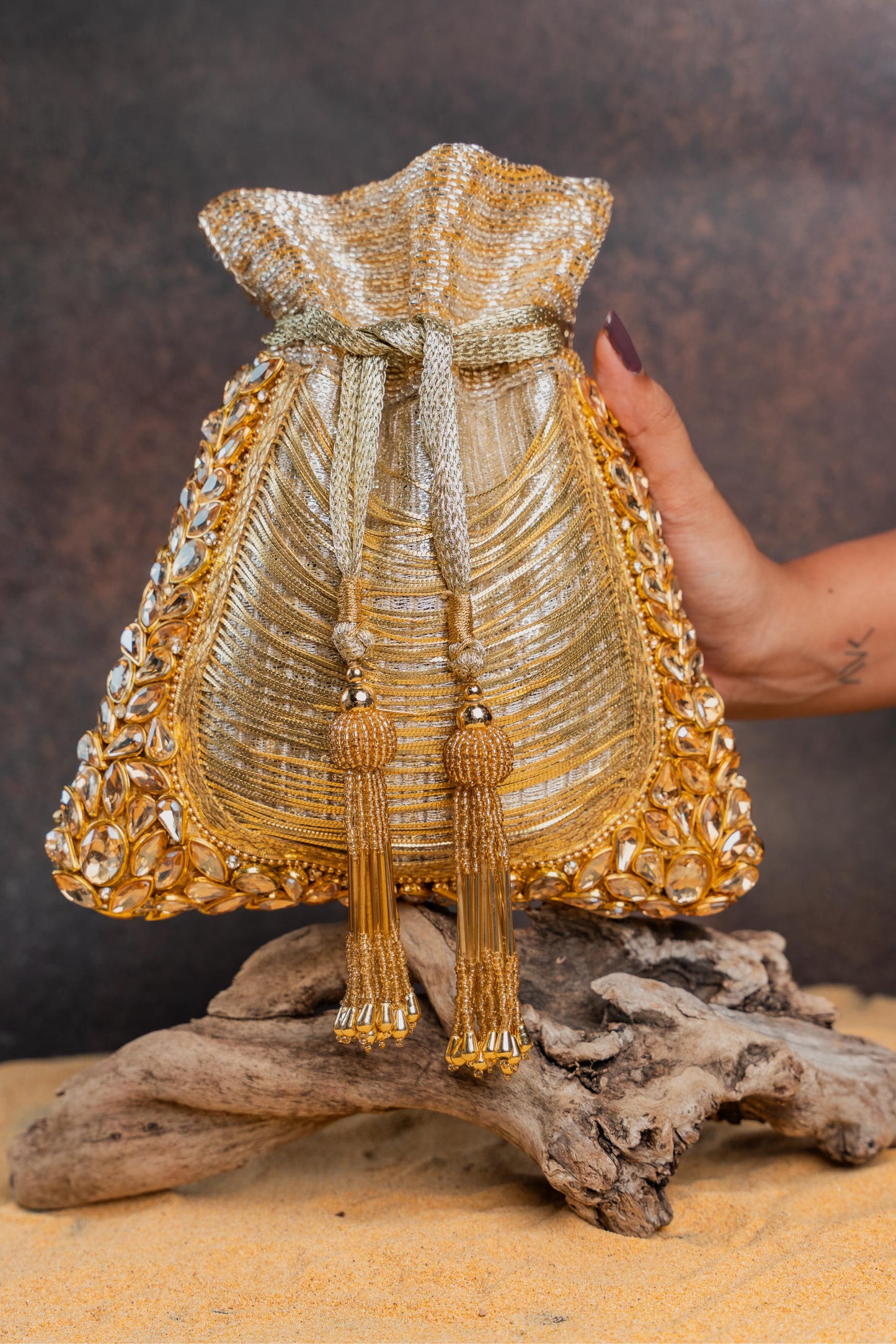 HINTED DIAMOND ROYAL GOLD