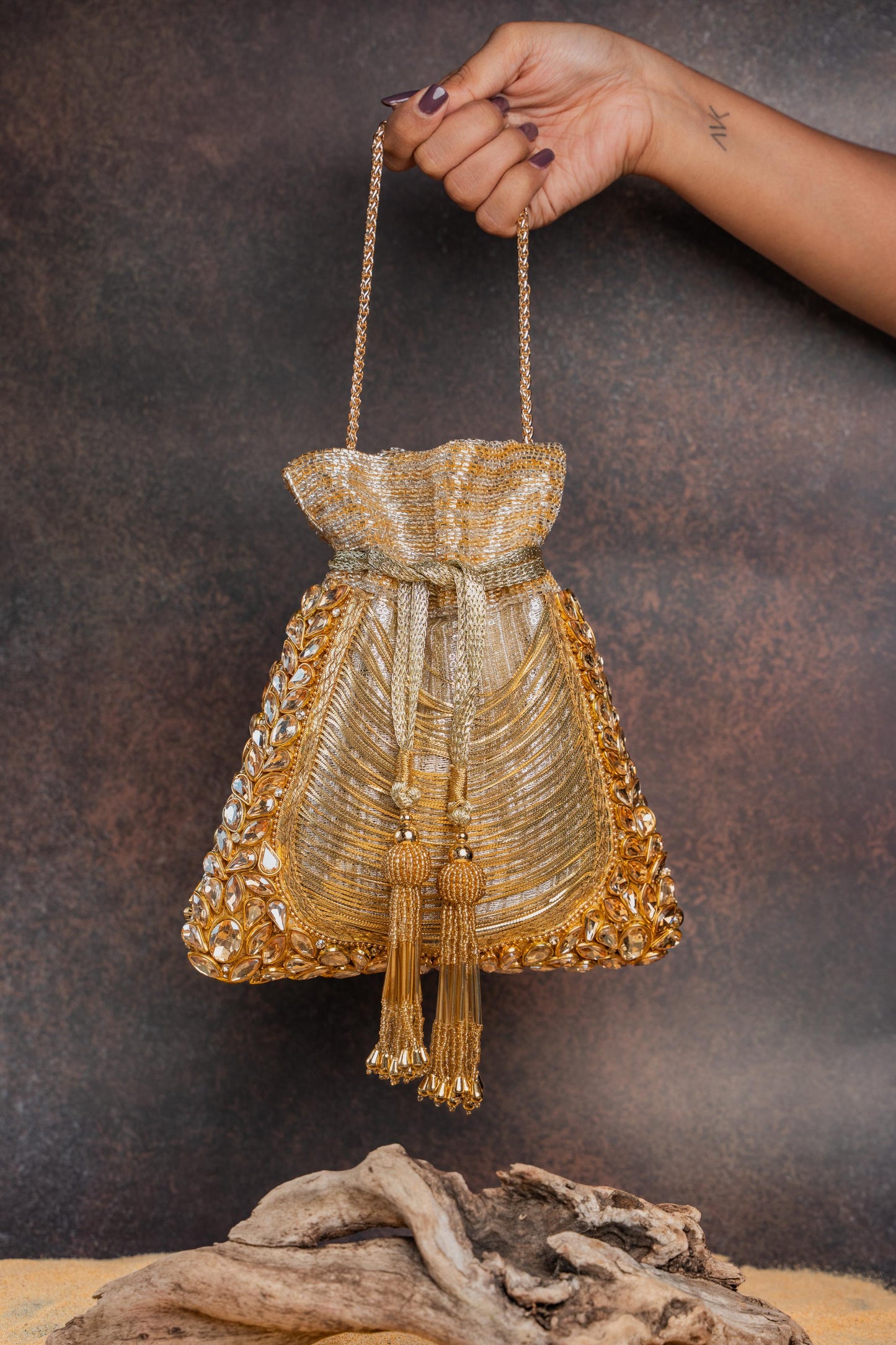 HINTED DIAMOND ROYAL GOLD