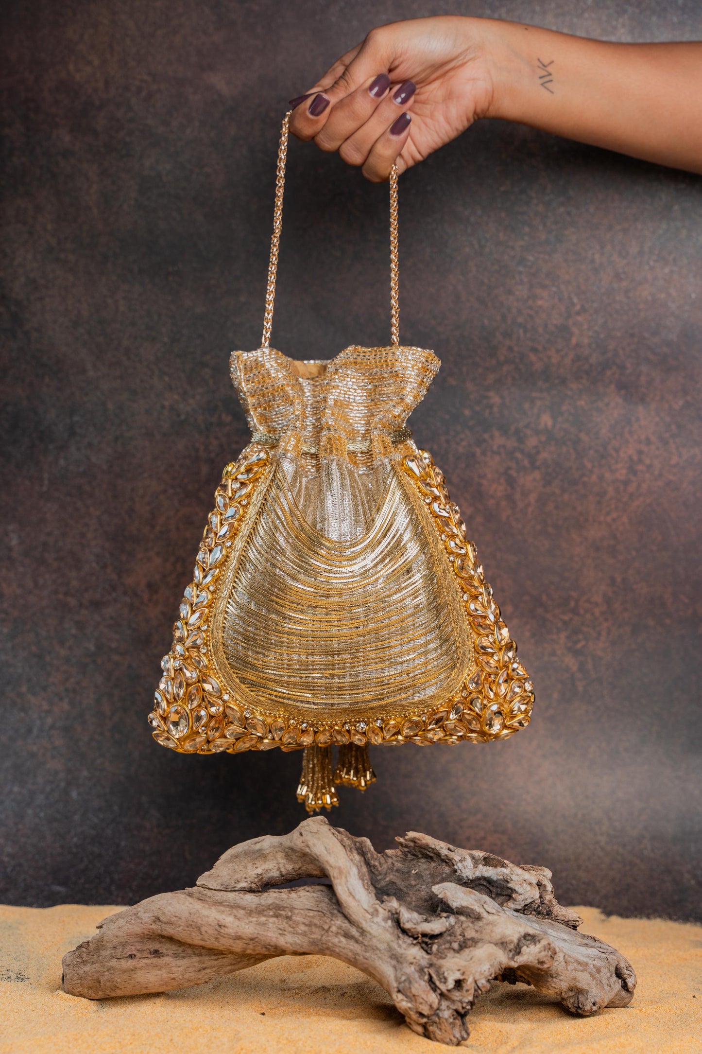 HINTED DIAMOND ROYAL GOLD