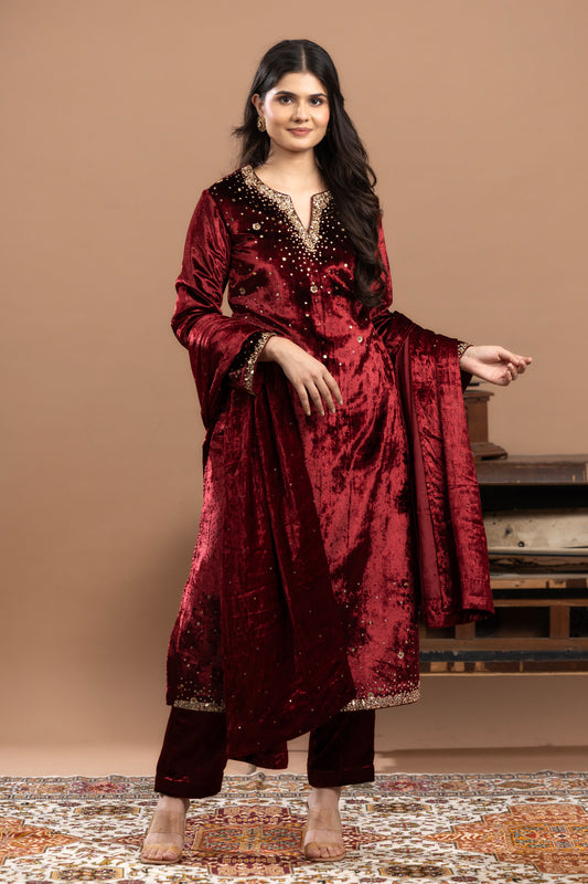 VELVET PAKISTANI KURTA SET WITH SEQUIN & CUTDANA WORK