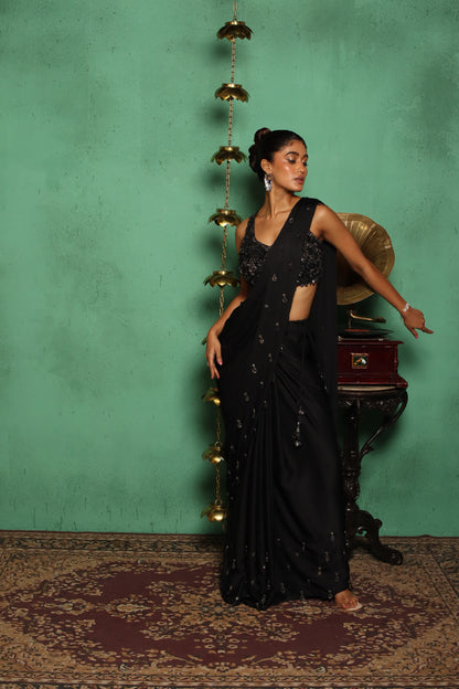 MIRROR HANGING BLACK SAREE