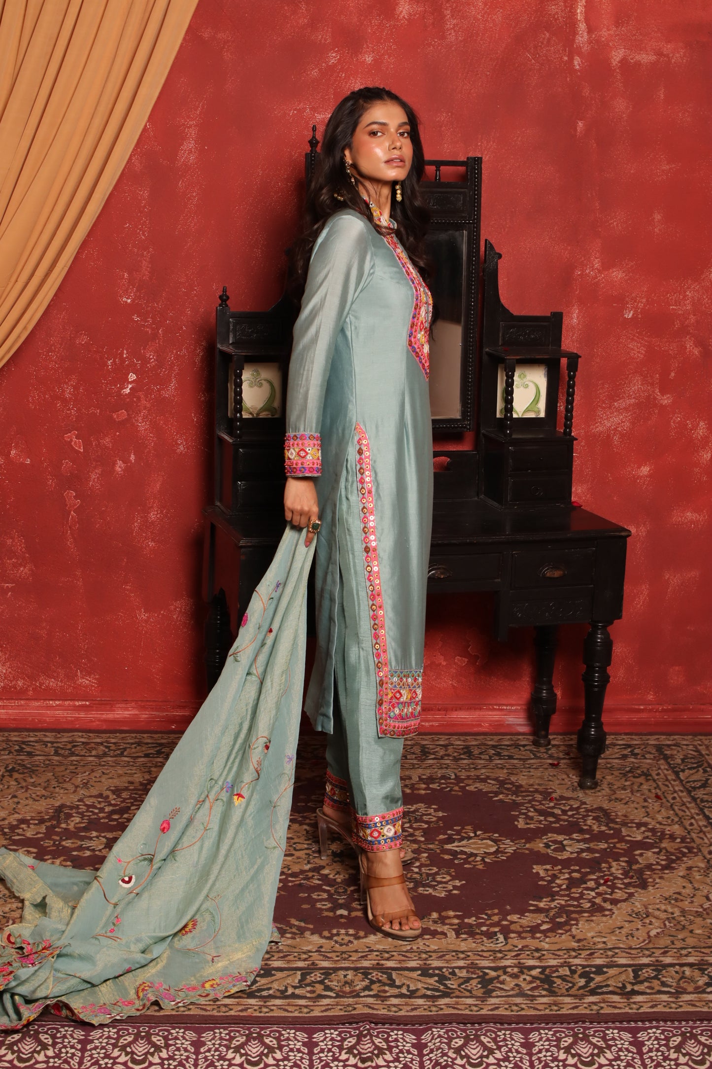 AARI KURTA SET
