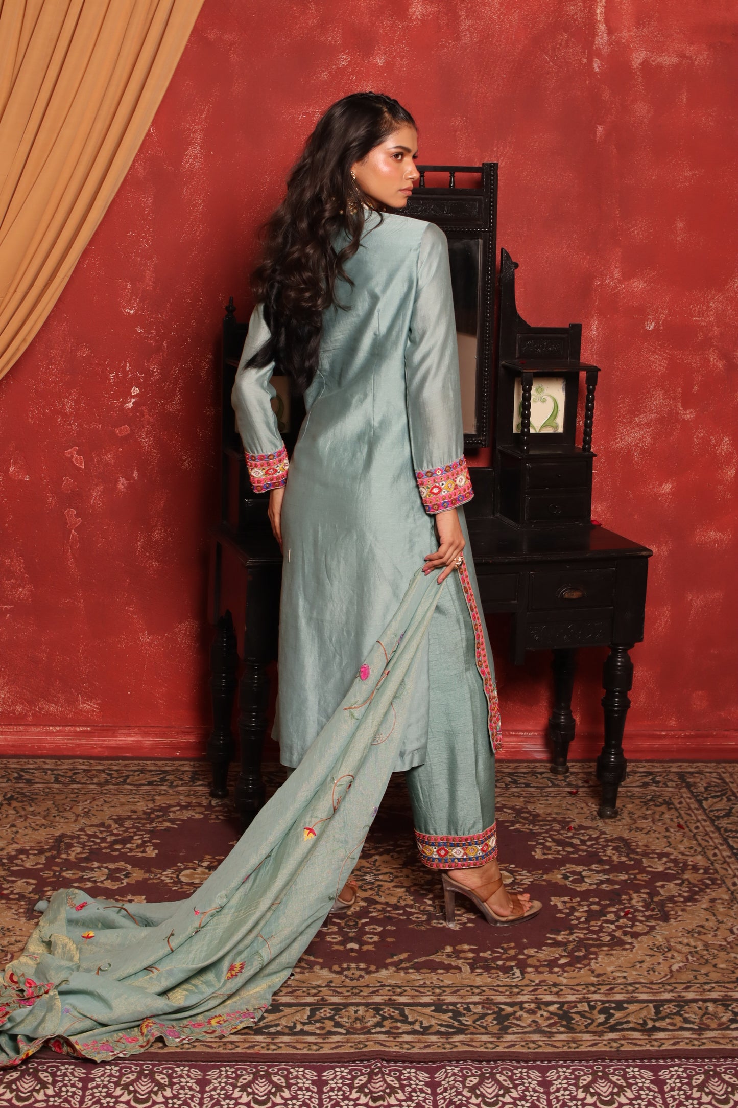 AARI KURTA SET