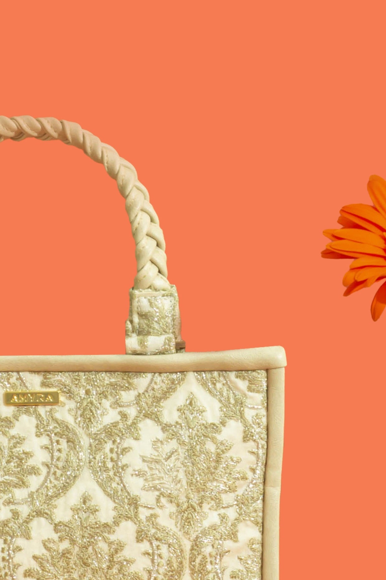 JAALI EMBROIDERED HANDBAG - MINT