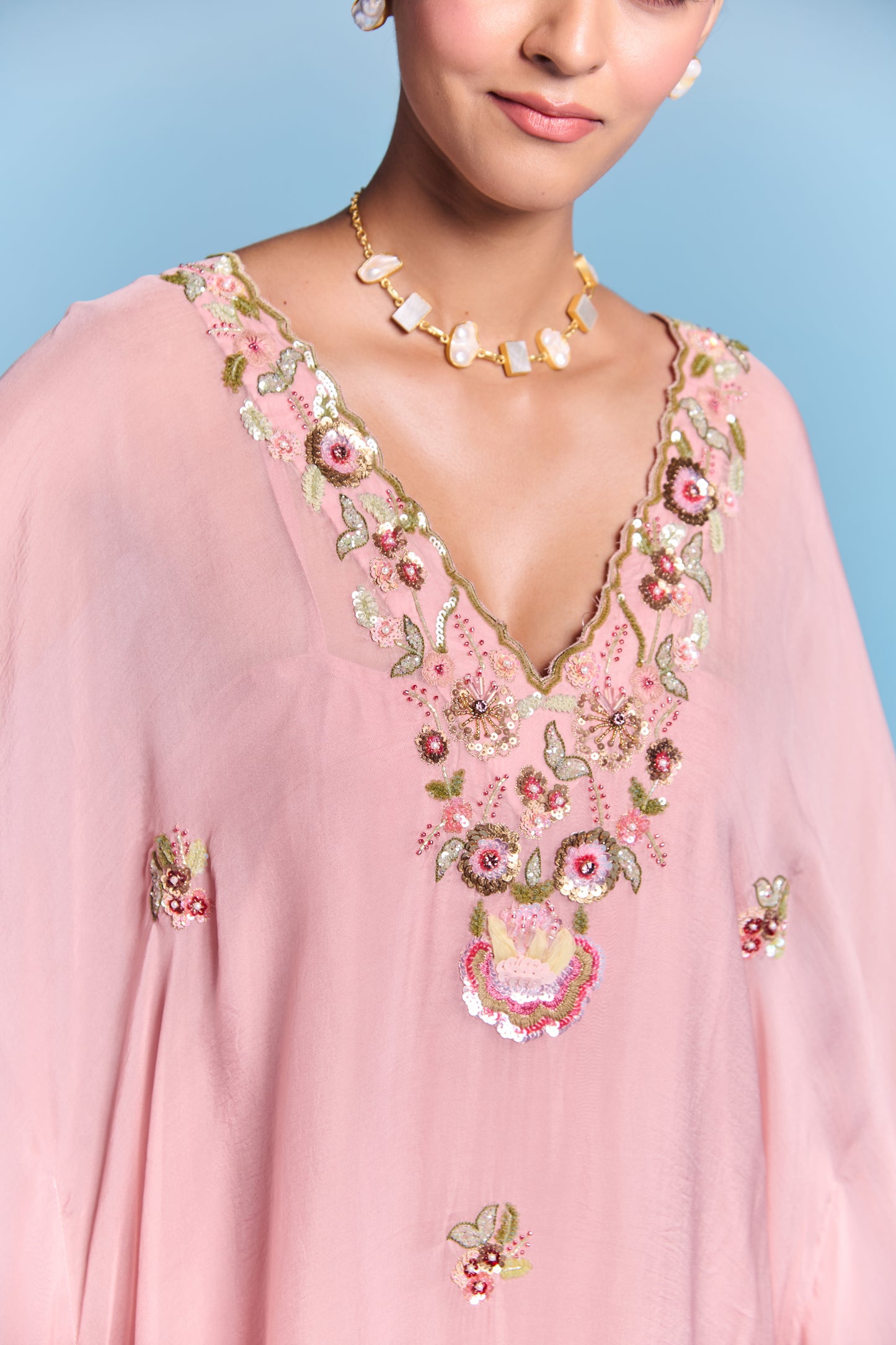 LEISA KAFTAN