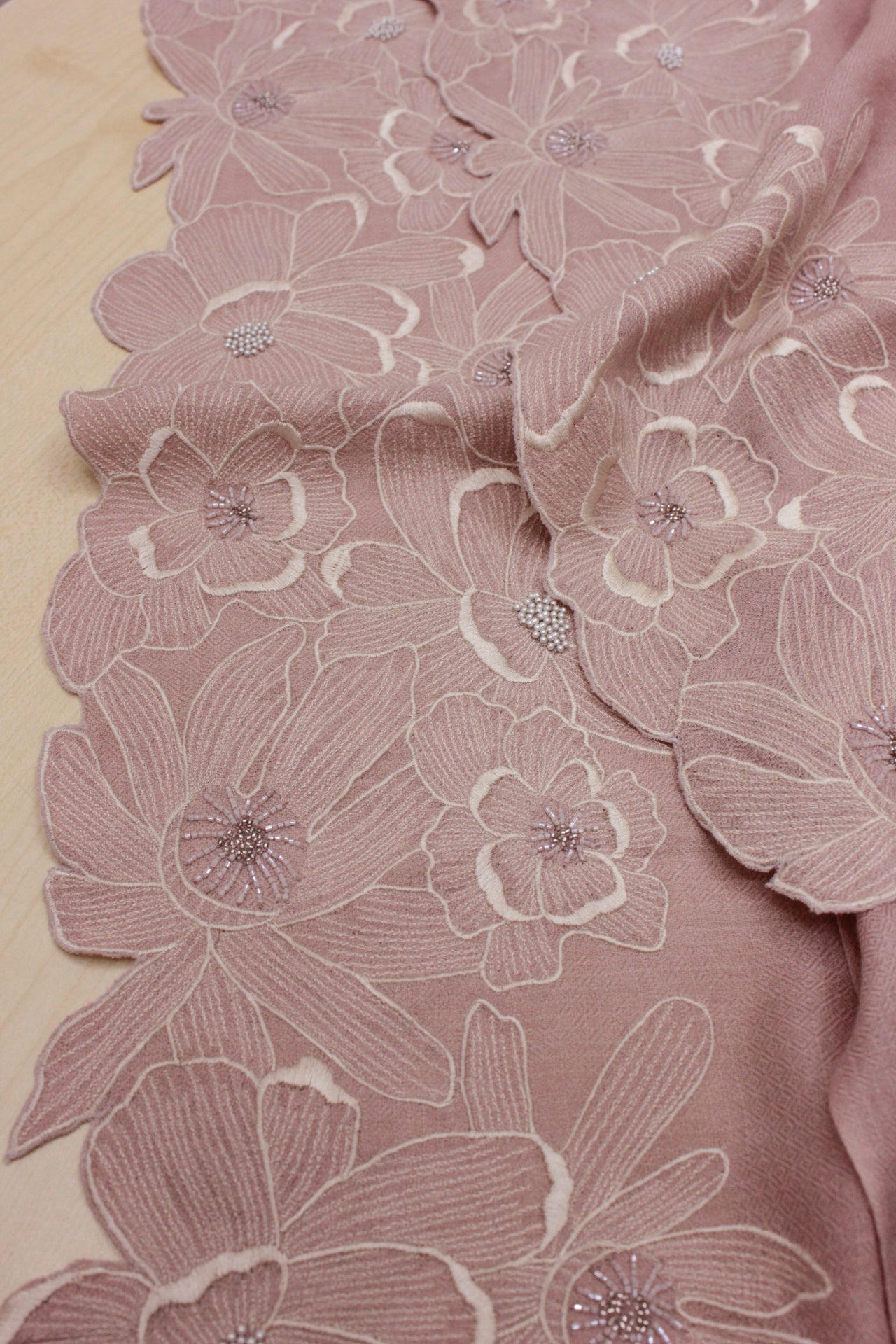 MAGNOLIA BLOOM EMBROIDERED STOLE